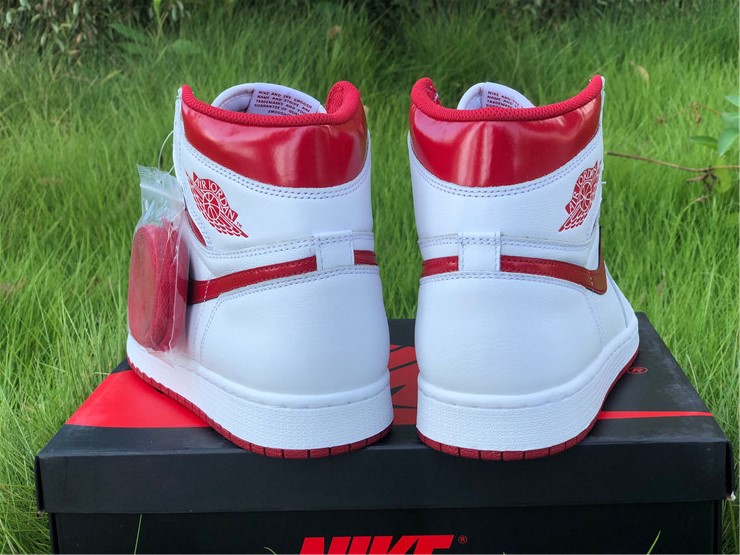 Jordan 1 Retro Metallic Red 2017 555088-103