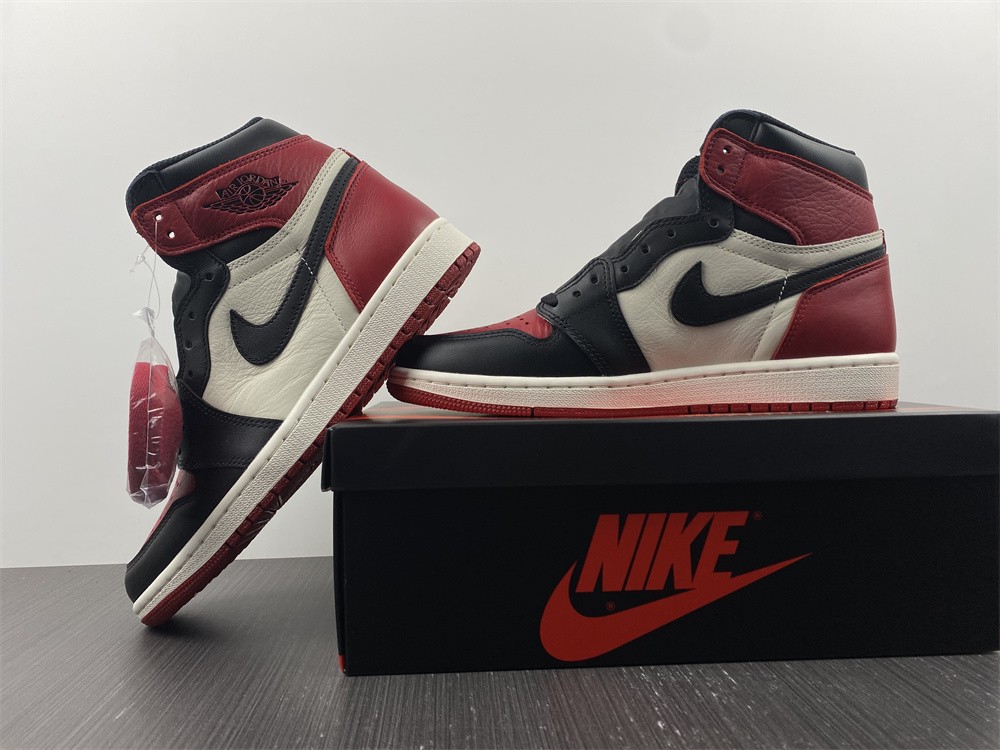 Jordan 1 Retro High Bred Toe 555088-610
