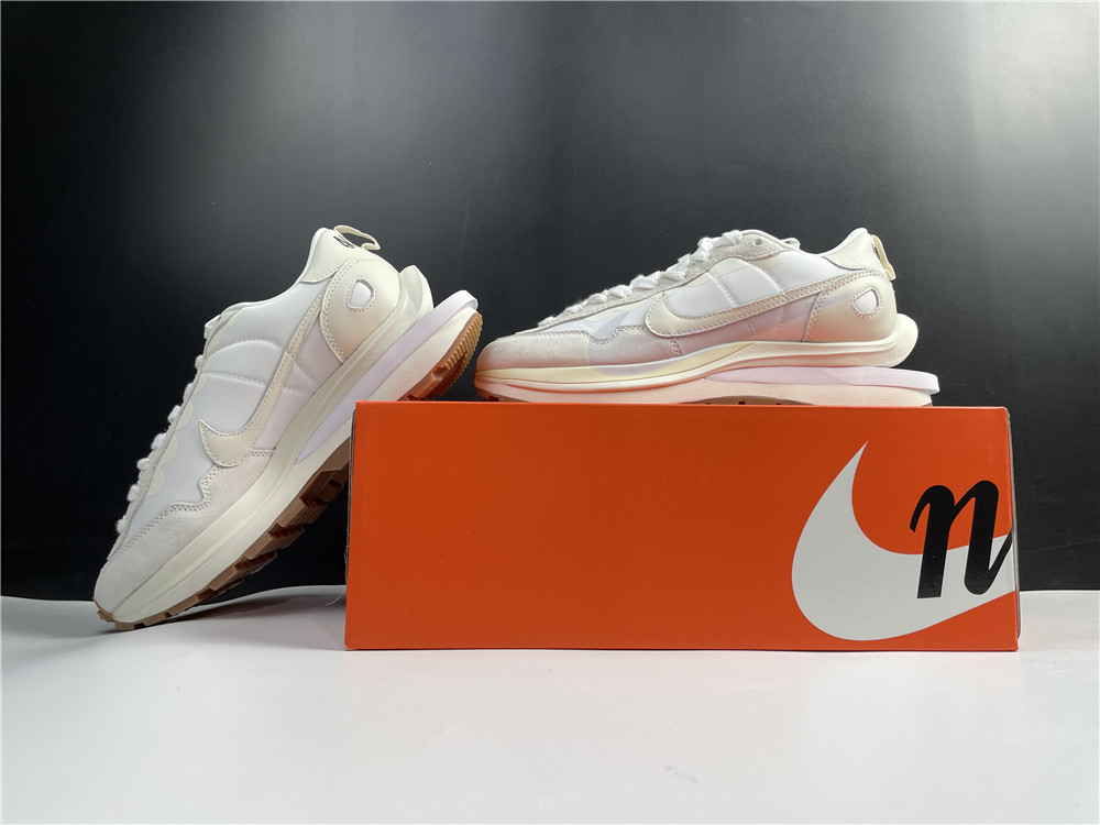 Nike Vaporwaffle sacai Sail Gum DD1875-100