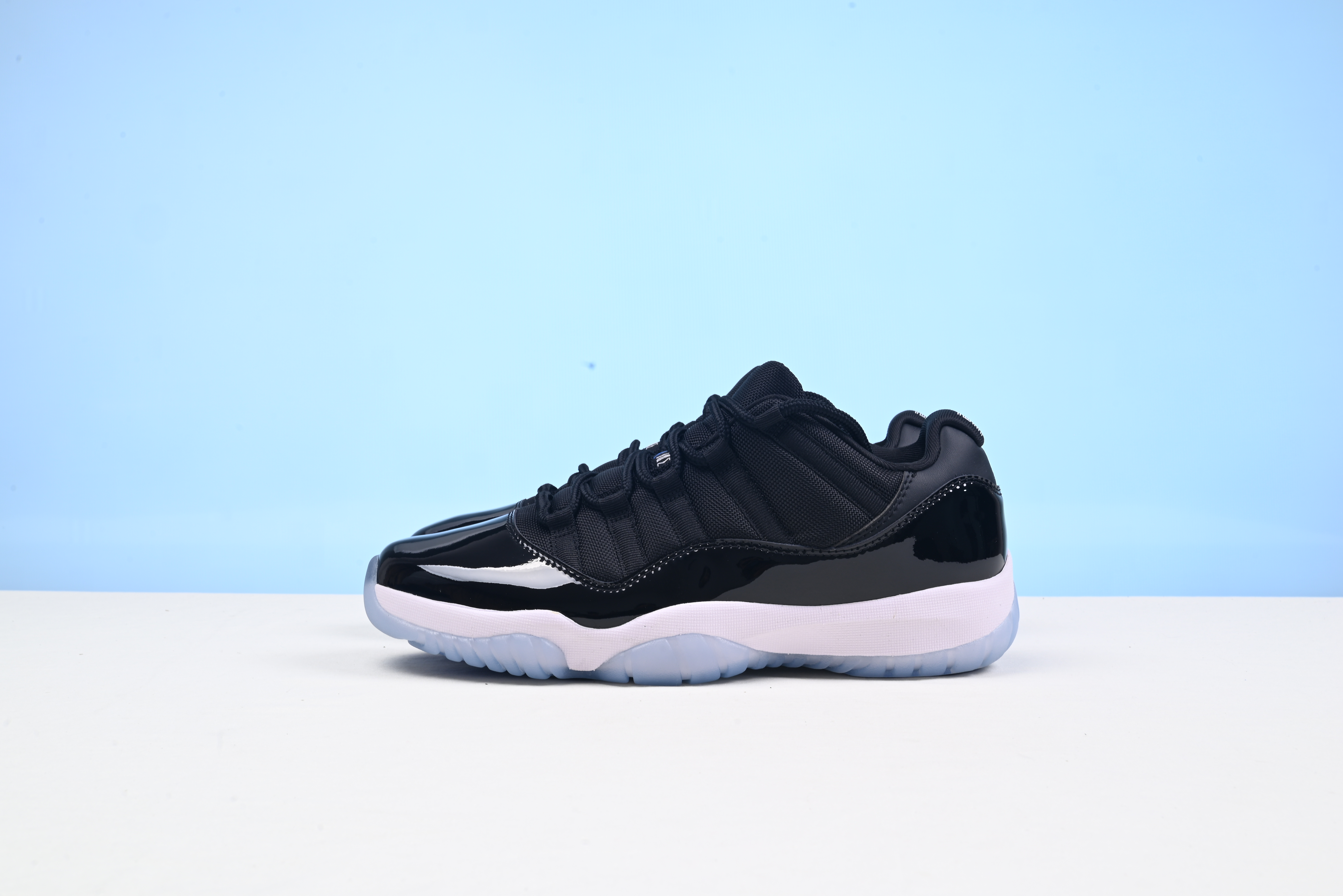 Air Jordan 11 low Space Jam FV5104-004