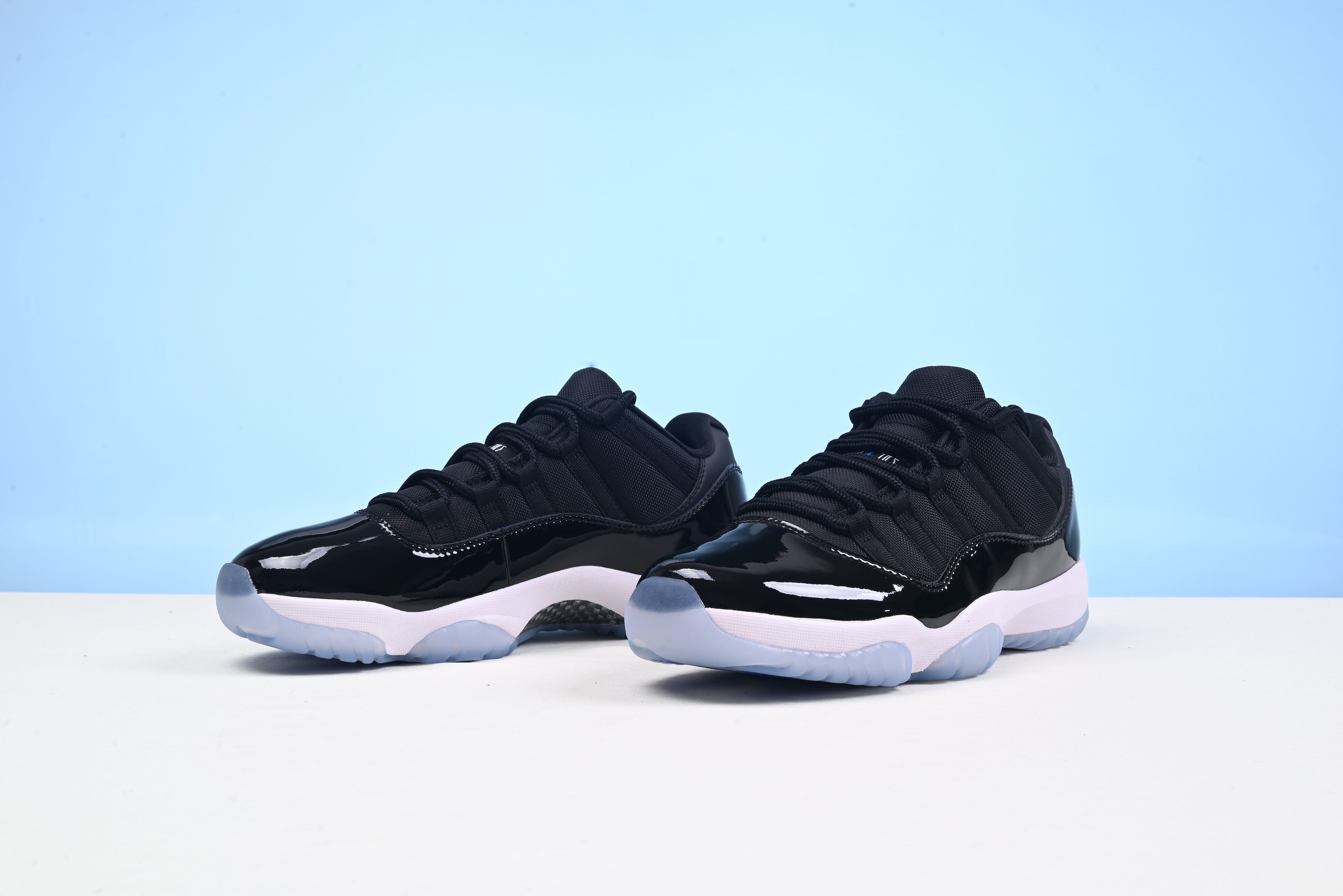 Air Jordan 11 low Space Jam FV5104-004